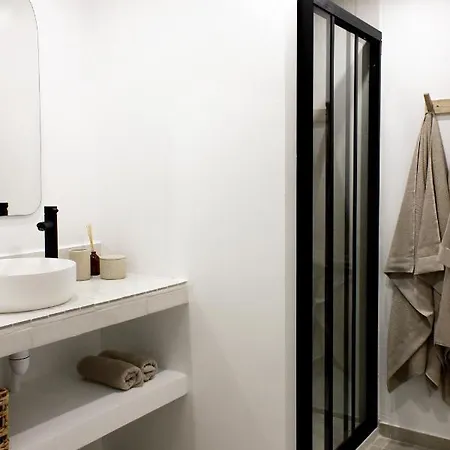 Studio Contemporain Avec Jardin Et Garage. Apartament Vallauris