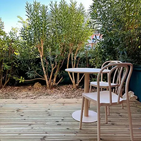 Studio Contemporain Avec Jardin Et Garage. Apartament