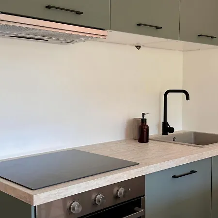 Studio Contemporain Avec Jardin Et Garage. Appartement